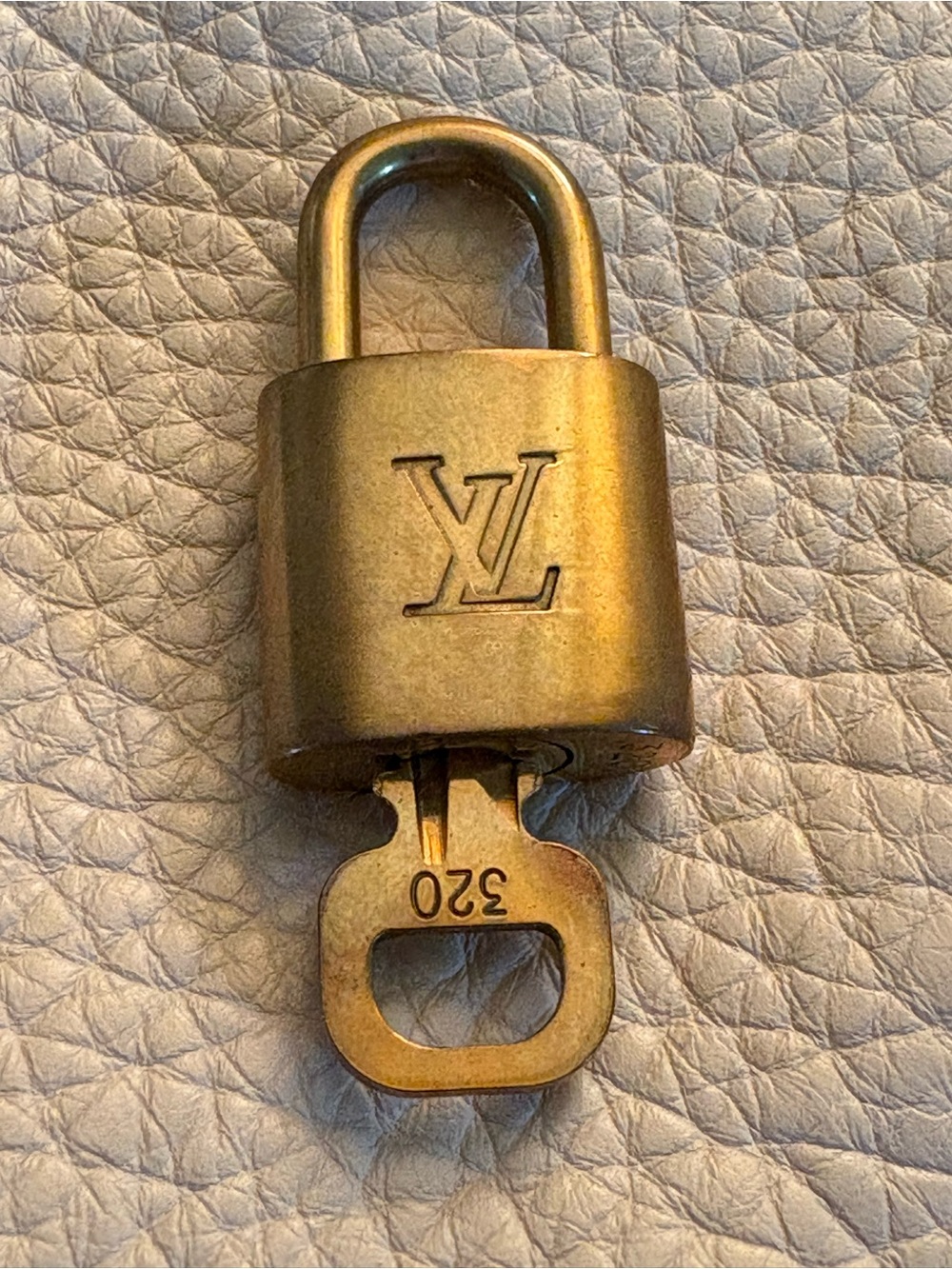 LOUIS VUITTON 🔒 Padlock and Key #320